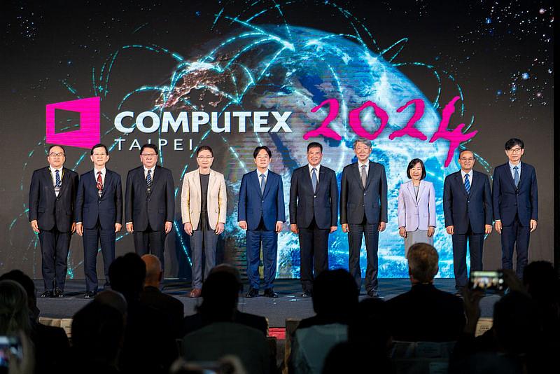 COMPUTEX 2024盛大開幕 總統與現場貴賓一同合影