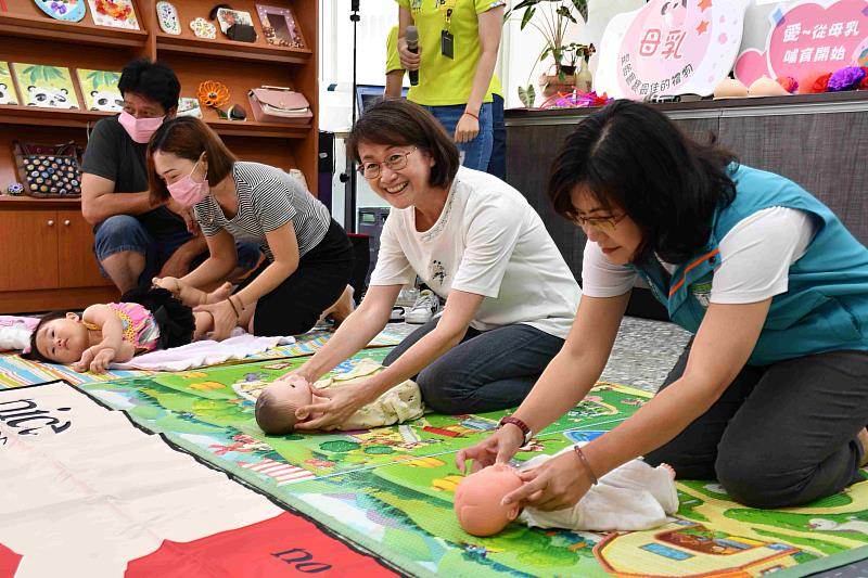 嘉義縣推「母乳哺育 最嘉支持」 陪伴媽媽成功哺餵