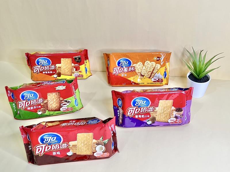 可口奶滋為了兼顧產品品質及對台灣的永續關懷，五種口味都推出包材減量的條裝新包裝，也讓消費者看到多少就買到多少!