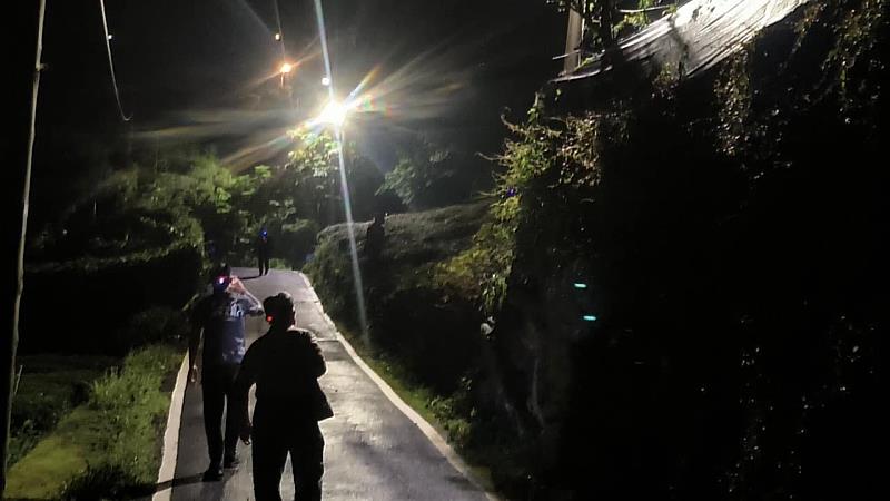 紓緩人犬衝突，嘉畜所夜戰阿里山抓狗，棄養容易捕捉超難！