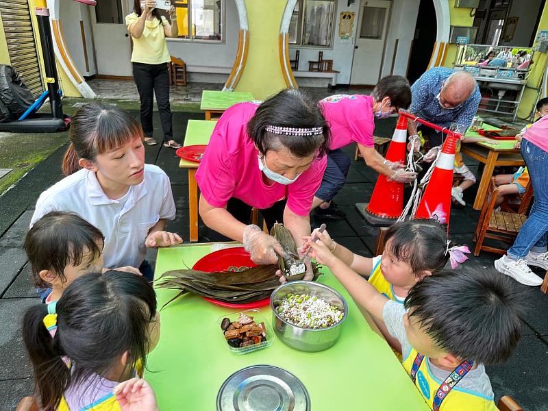 嘉義縣推老幼營養雙向扎根 傳授端午「營養3粽點」