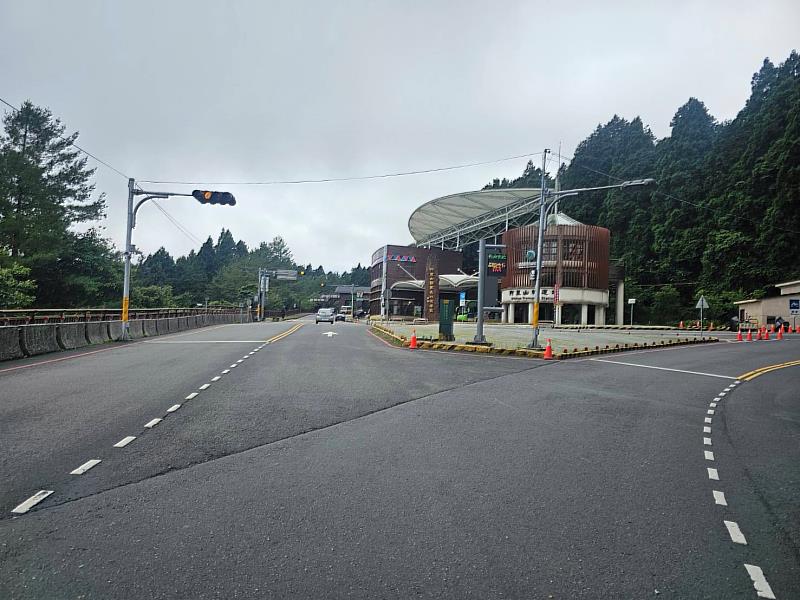 阿里山國家森林遊樂區入口處新設LED訊息看板，提供遊客區內即時車位資訊