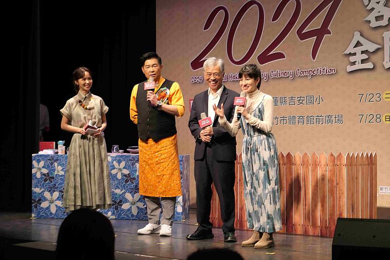 范副主委聯手曾國城、連俞涵共同為競賽揭開序幕