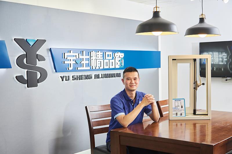 宇生精品窗第二代老闆陳俊宇,期望以優質品質建立品牌形象。