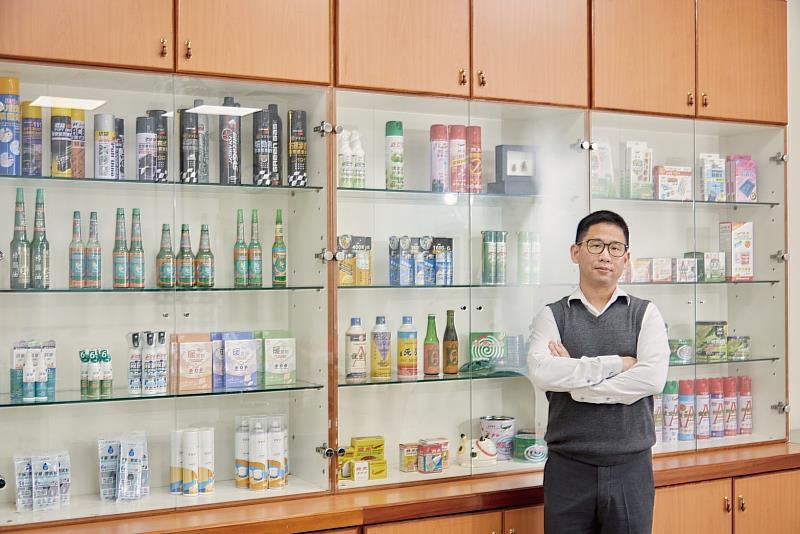 中台興總經理盧嘉偉,希望讓每個世代都有鱷魚蚊香的記憶。