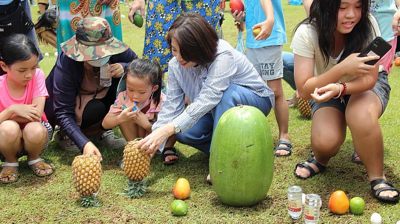 連鳳梨「倒頭栽」立也順利成功