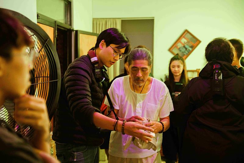 郭彥廷於畢製《消失的清明節》擔任導演，與演員討論劇情