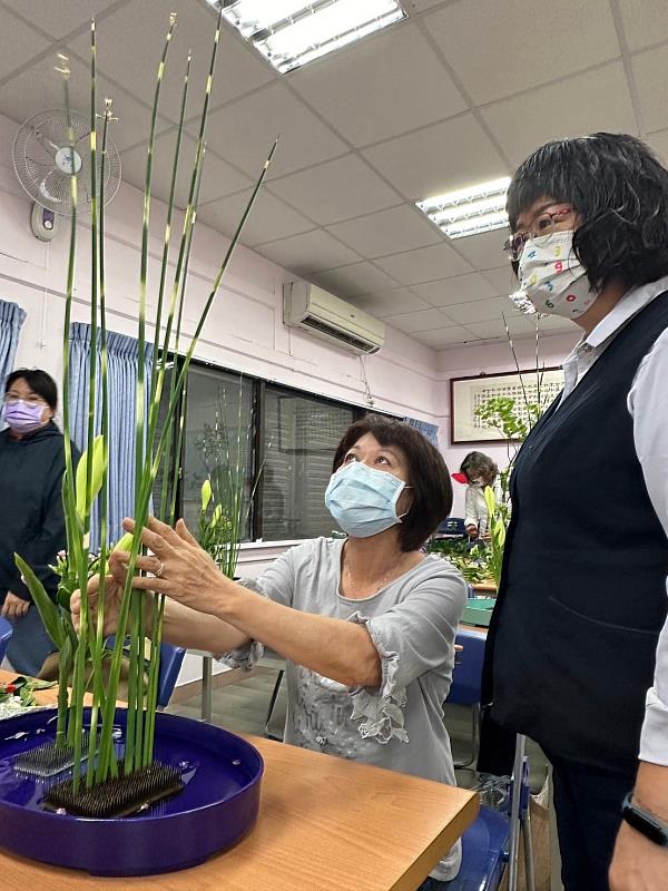 花漾青春 幸福吉安  救國團與吉安鄉公所辦理學習中心師生成果展  暨我愛吉安好客藝術村塗鴨比賽