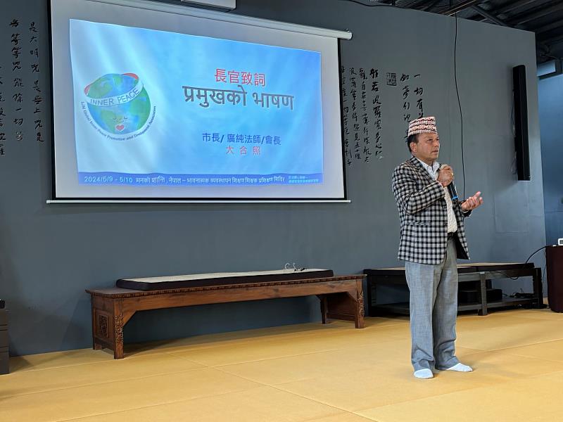 圖說2. 尼泊爾桑窟市長出席營隊始業式及結業式，盛讚心道法師性生態的理念非常有見地。(圖片提供/靈鷲山佛教教團)