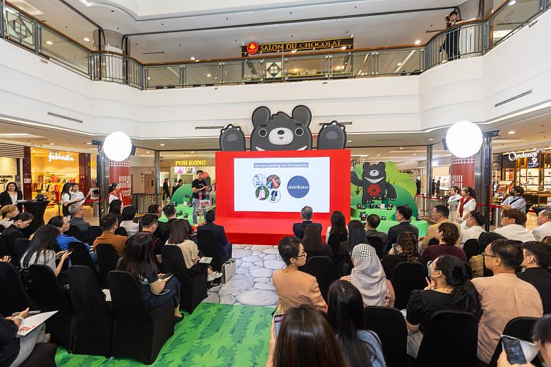 台灣精品企業代表於「台灣精品福熊樂園」媒體見面會中分享產品特色。(貿協提供)