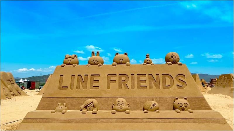 2024福隆國際沙雕季饗宴，5/31至10/13日熱情開展！以LINE FRIENDS 熊大、BT21等明星派對為主題，打造40座黃金沙雕作品。（靈鷲山佛教教團）