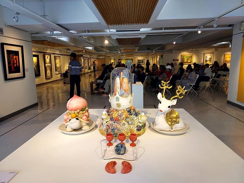 展出新竹跨世紀、跨媒材典藏作品，並呈現新竹美展23年涵養的新竹藝術能量。