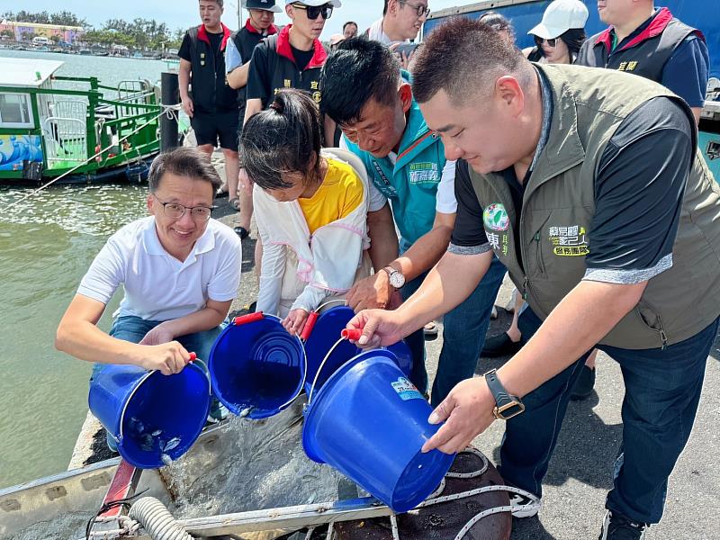 公會發起放流魚苗裕漁業資源 增裕漁業資源