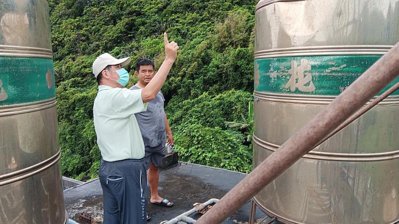 保障兩離島飲用水品質 臺東縣環保局推行蘭嶼及綠島公私場所蓄水池水塔及飲水設備體檢輔導 