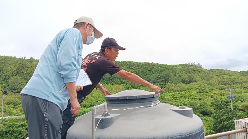 保障兩離島飲用水品質 臺東縣環保局推行蘭嶼及綠島公私場所蓄水池水塔及飲水設備體檢輔導