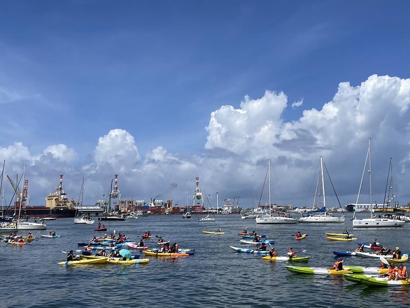 第五屆國家海洋日匯集百艘帆船、獨木舟同時向愛河灣與高雄港啟航
