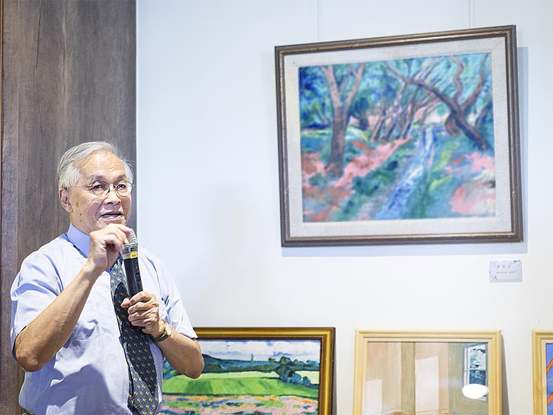 榮獲「總統科學獎」的中央大學葉永烜院士「百花川狂想曲」畫展在中央大學管理二館104書房展出。