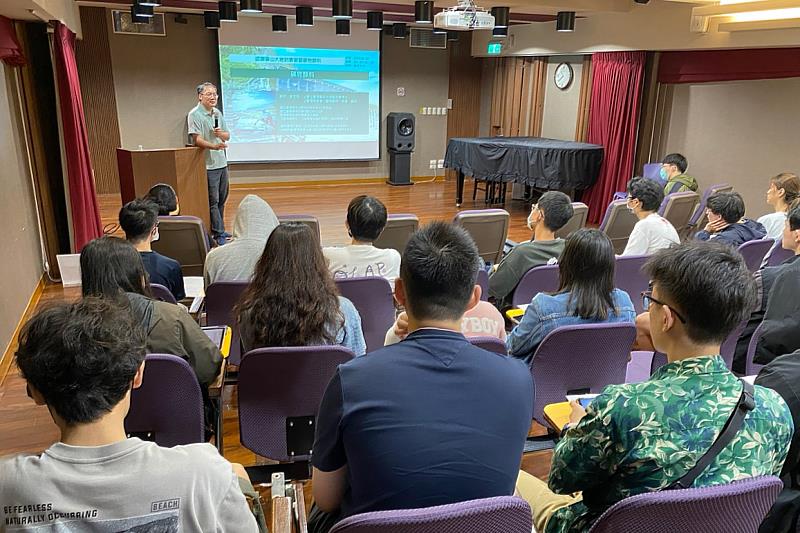 展覽講座讓海大師生更加了解礦物產地及其藝術應用