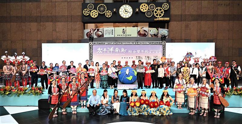 Group Photo of Press Conference