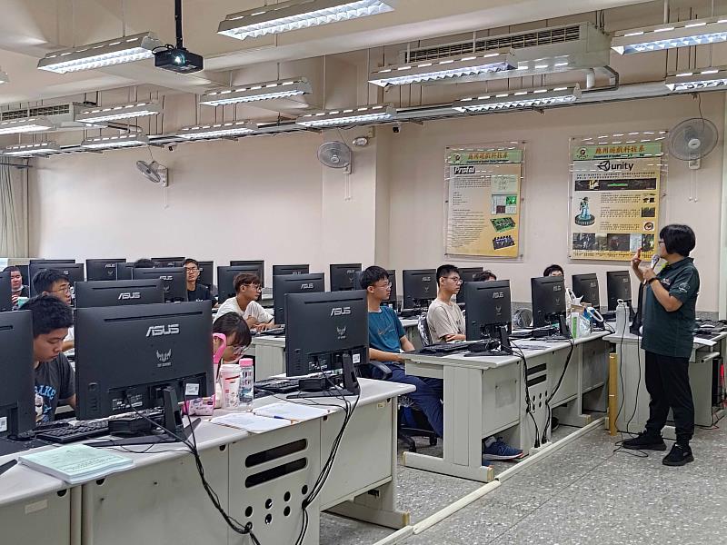 嘉義縣無人機產學合作研習營 培訓學生留嘉就業-4
