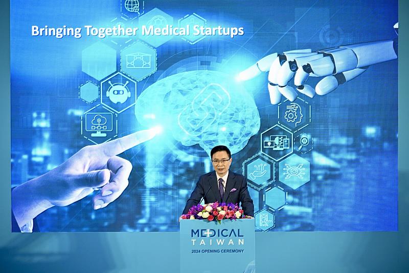 貿協主辦的台灣國際醫療暨健康照護展於20日盛大開展，董事長黃志芳提及醫療與科技的整合將帶來變革。(貿協提供)