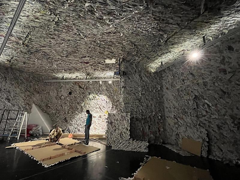 馬來西亞伊爾罕美術館費工打造放映《熱帶複眼》的紙膚空間