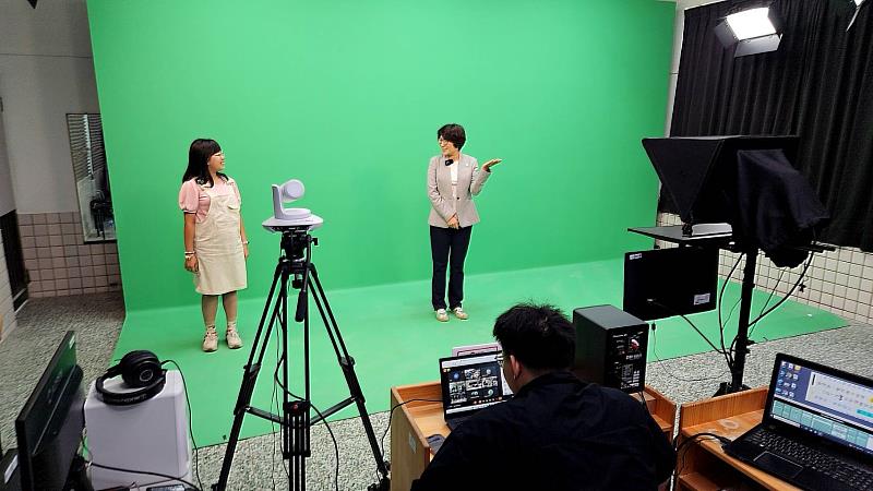 臺東XR數位共學中心及智慧控制教育培訓基地揭牌 饒慶鈴鼓勵孩子運用科技享受學習