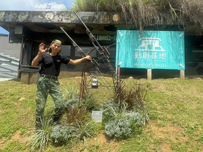 中興社區匠師為勤創基地量身打造鐵工藝術品 光榮偉大的士兵