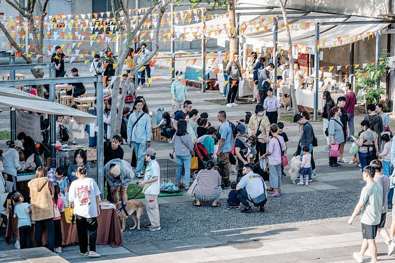 花創園區配合NTSO臺灣管樂團演出，推出「韻釀一夏」輕食手作市集。圖／花蓮文創園區提供