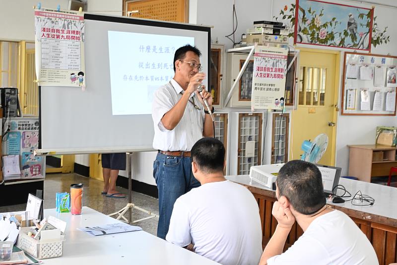 勞動部台東就業中心於法務部矯正署東成監獄辦理就業促進活動,協助更生人儘速找到自我職涯的方向