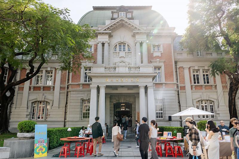 10月26日、27日，文物捐贈感謝儀式暨館慶系列活動熱鬧展開！（國立臺灣文學館提供）