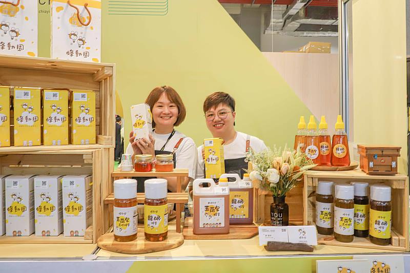 台北國際食品展登場 翁章梁率業者行銷嘉義優鮮精品-1