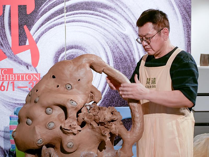 6月23日陳元杉老師接棒，陶瓷接力創作過程