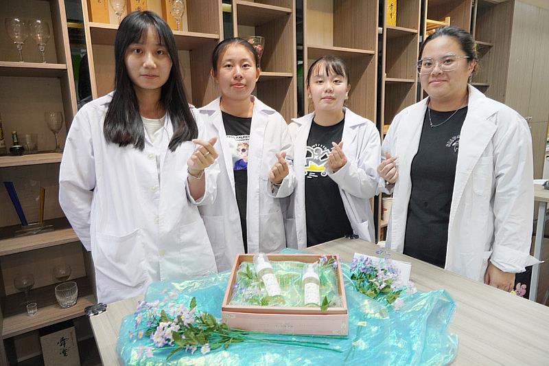 大葉大學藥保系獲教育部教學實踐研究計畫獎助,課程讓學生分組開發保養品