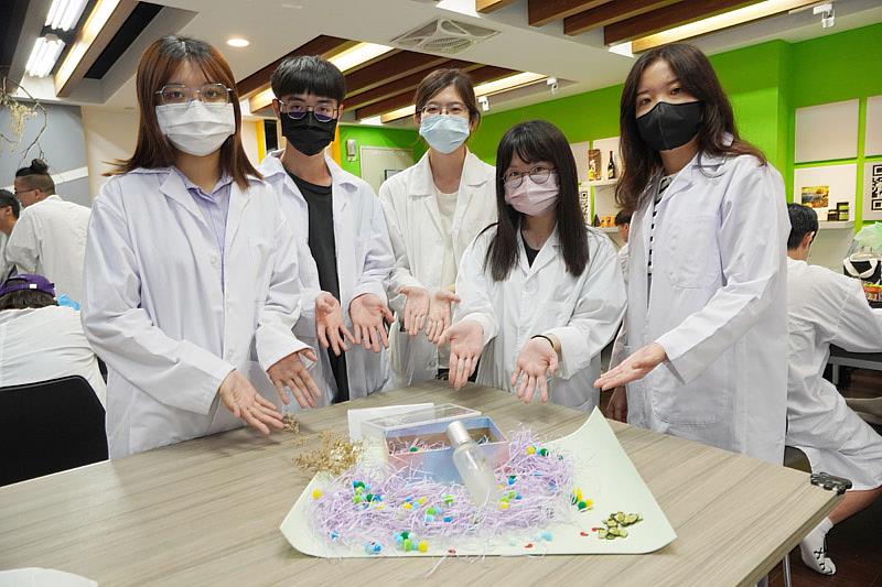大葉大學藥保系中藥化妝品學課程學生展示期末成果