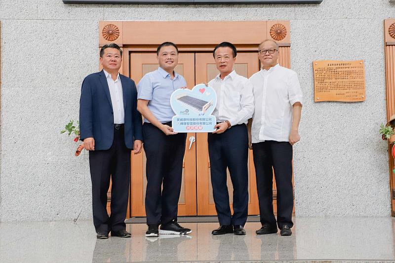 英威康與樺康智雲公司捐贈10台自動翻身照護床 長照品質大提升-5