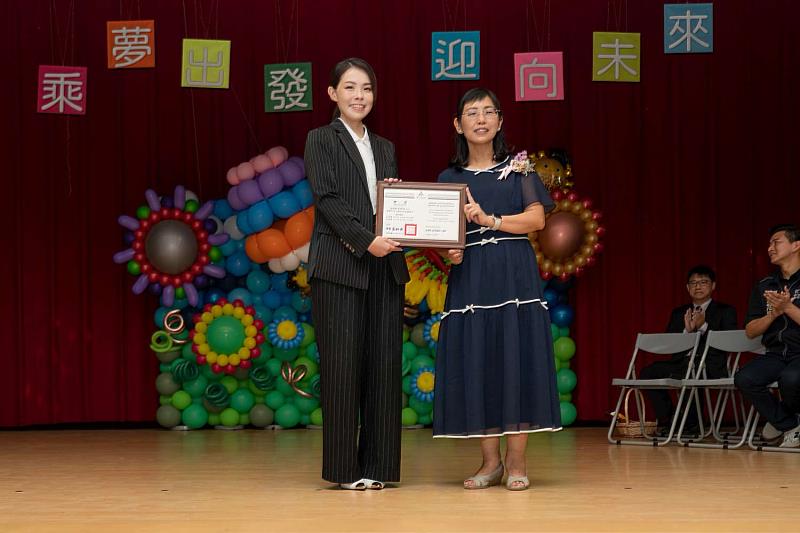 市長頒發園長113學年度聘書