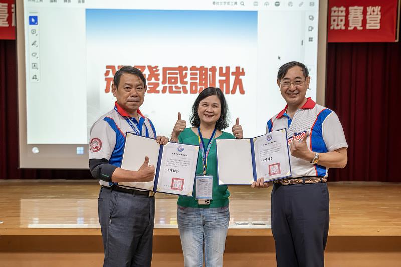 中臺科大校長與陸軍官校教授合影