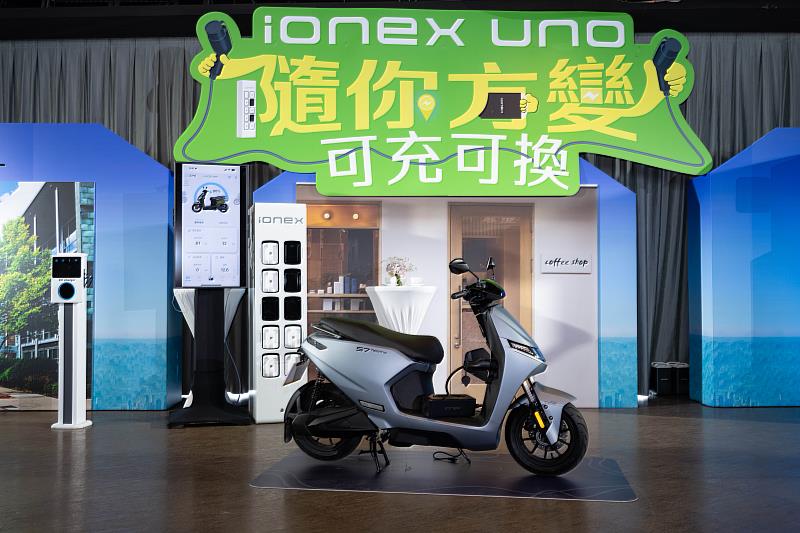Ionex 全新充換合一車款 S Techno 系列 亦加入本次「大降光0」活動，雙顆電池 x 可充可換的 S7 Techno / S7R Techno，一樣首年0元換電騎到飽！