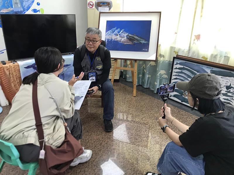學生到台東成功訪問海洋文學作家廖鴻基談賞鯨發展史。
