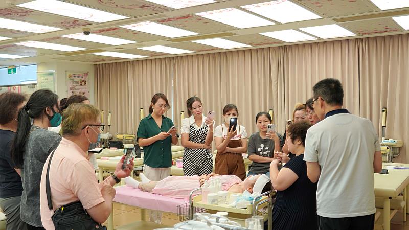 苗栗縣北區新住民家庭服務中心113年度新住民技藝學習肌膚年輕化抗老保養課程