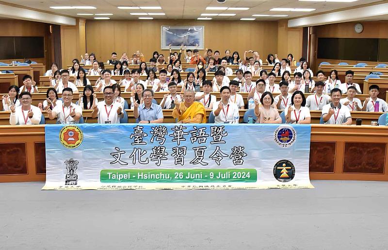印尼高中生飛抵華梵大學參加「臺灣華語暨文化學習夏令營」。