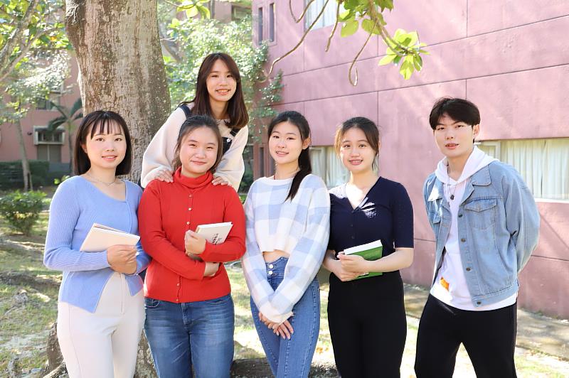 南華大學校務評鑑通過效期六年，學生在優質的教學環境學習。