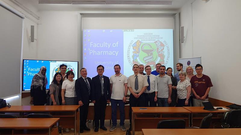 高醫大藥學院組織「匈牙利賽格德大學合作交流參訪團」深化國際合作