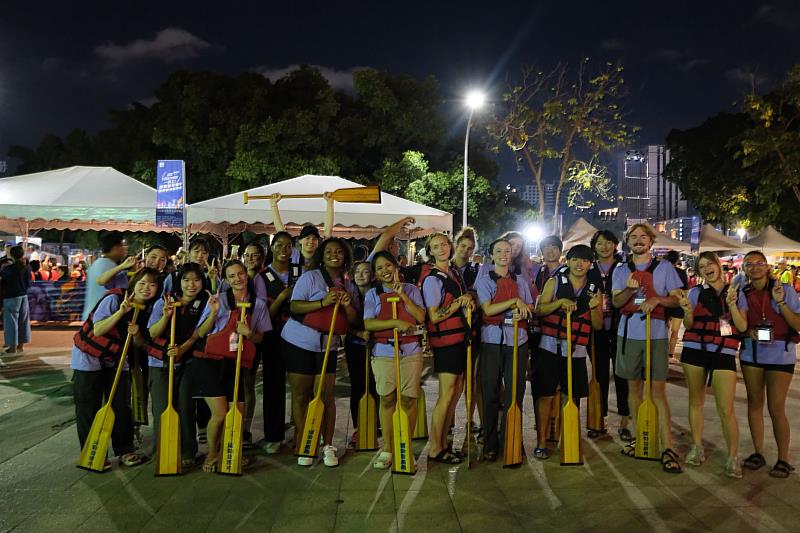 文藻外語大學境外生龍舟隊以「文藻海龍王」為隊名，參加高雄愛河端午龍舟競賽，勇奪複賽第三名佳績。