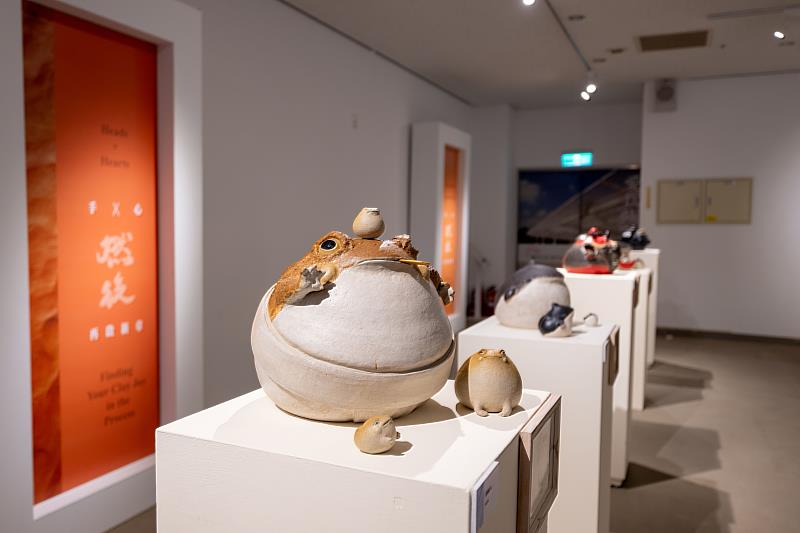 「燃後_煉土成器－羅志峰個人創作展」透過陶土的捏製或與多媒材結合，揉入傳統、創意及對生活的體悟與態度，彼此碰撞、融合，再淬鍊轉換於作品中，體現陶之於生活的各種多變樣貌。