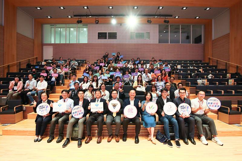 2024新創千里馬創業競賽,與會貴賓與競賽團隊大合影。