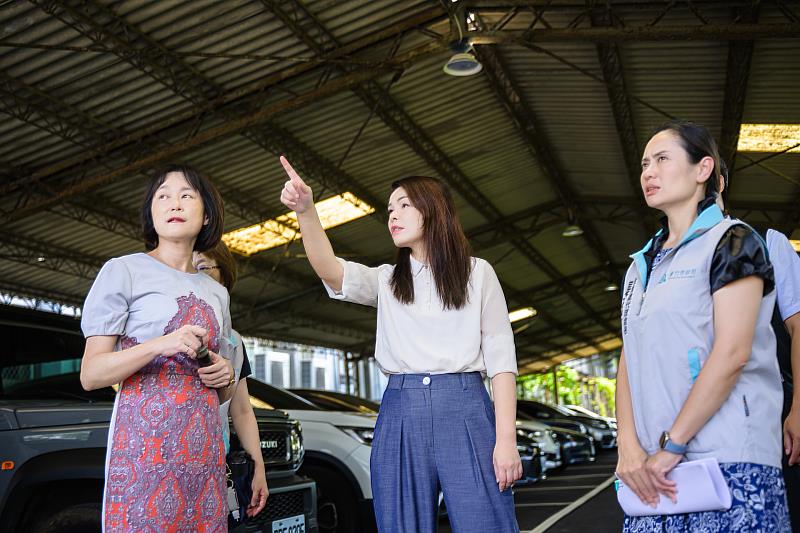 市長高虹安與市政團隊前往水源國小視察急需改善之校園環境需求