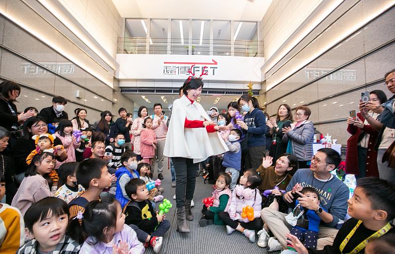 遠傳透過多元溝通管道，打造溝通零距離職場，致力成為「員工首選企業」，希望從關懷出發，打造幸福企業，與員工共好共榮，一同迎接挑戰及成長。