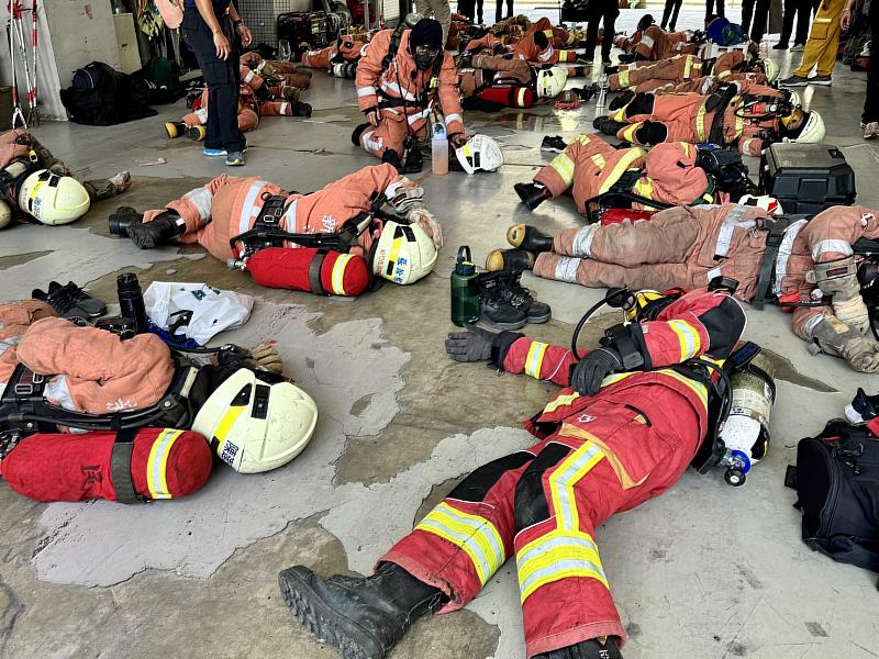 圖4：新竹市消防局今日開辦首場火場生存(Fire Survival)訓練，強化同仁安全救災與應變生存能力。